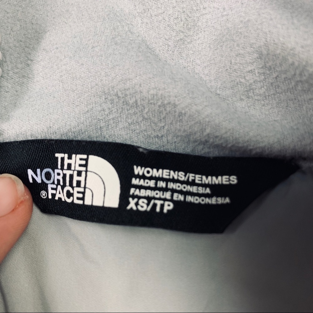 Like New Light Gray North Face Jacket - Picture 5 of 5
